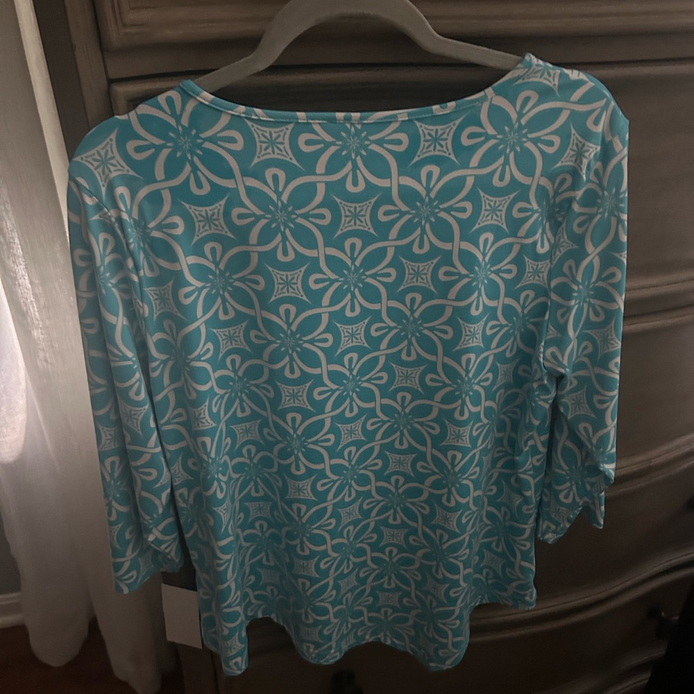Lulu-B asymmetrical top, size large. - Picture 3 of 7